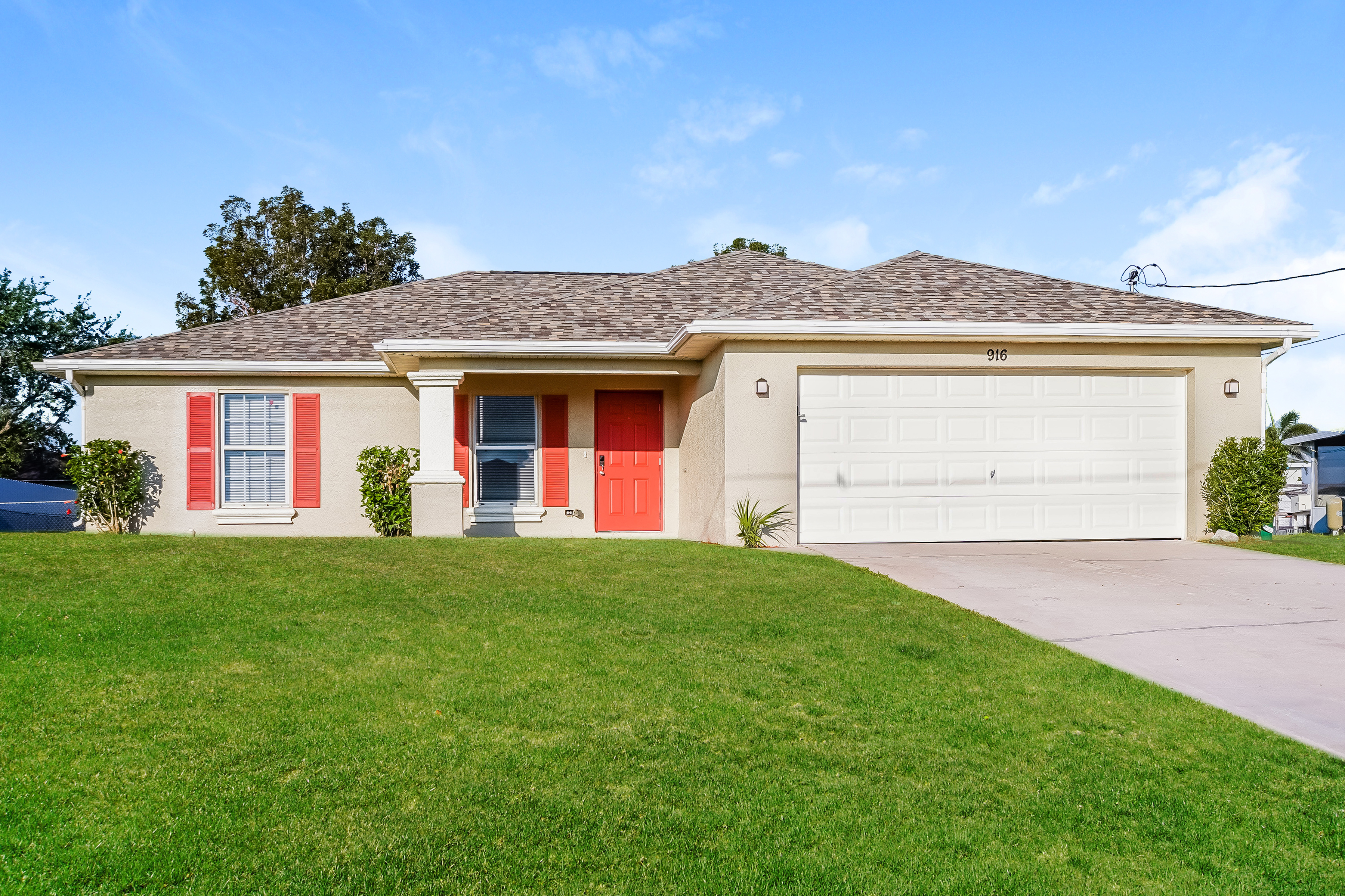 916 NW 15th Ave Cape Coral, FL 33993